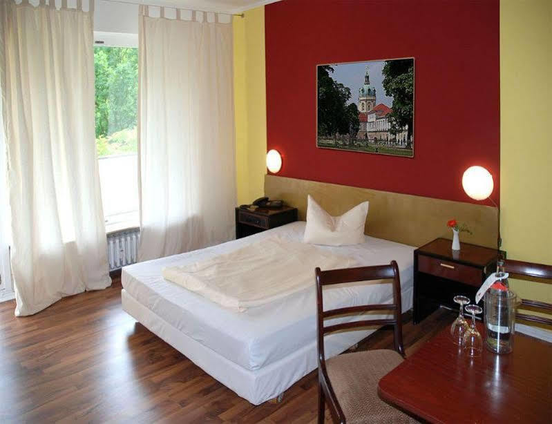 Alecsa Hotel Am Olympiastadion Berlin Bagian luar foto
