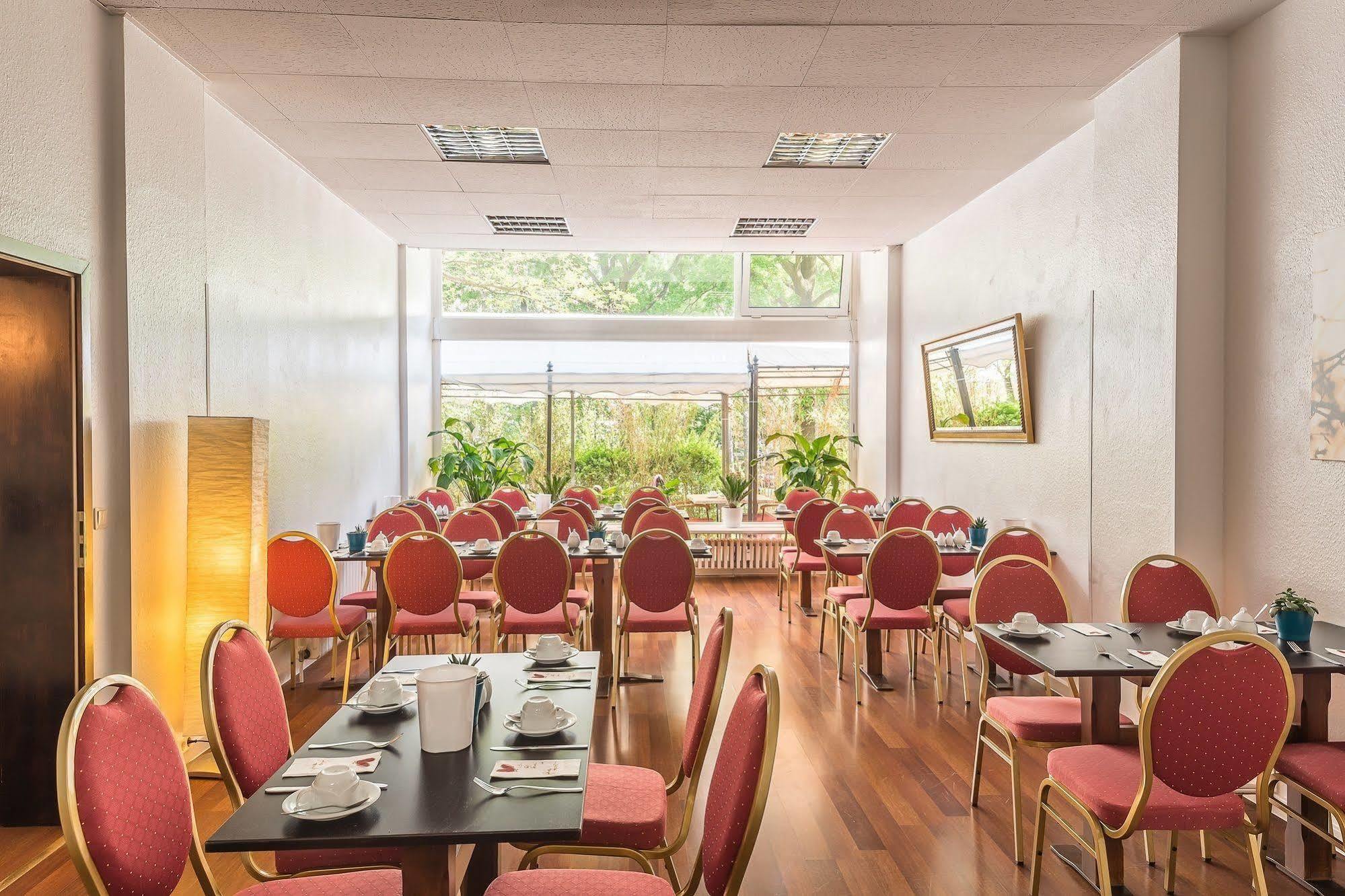 Alecsa Hotel Am Olympiastadion Berlin Bagian luar foto